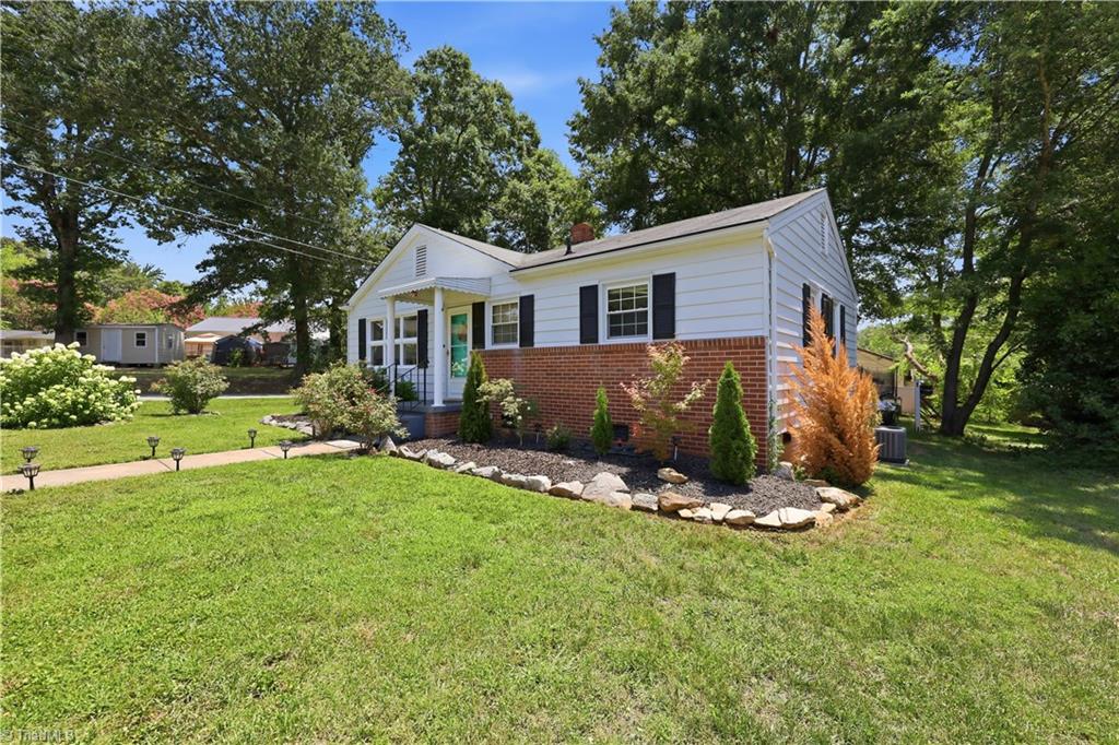 204 Springwood Drive Property Photo 2