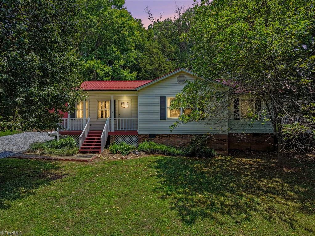 4096 Hoover Hill Road Property Photo 1