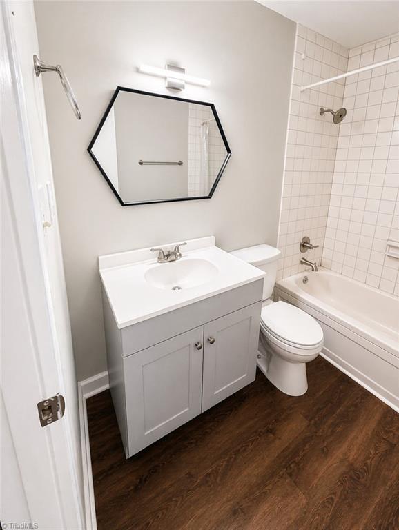 2890 Carriage Drive # B Property Photo 5