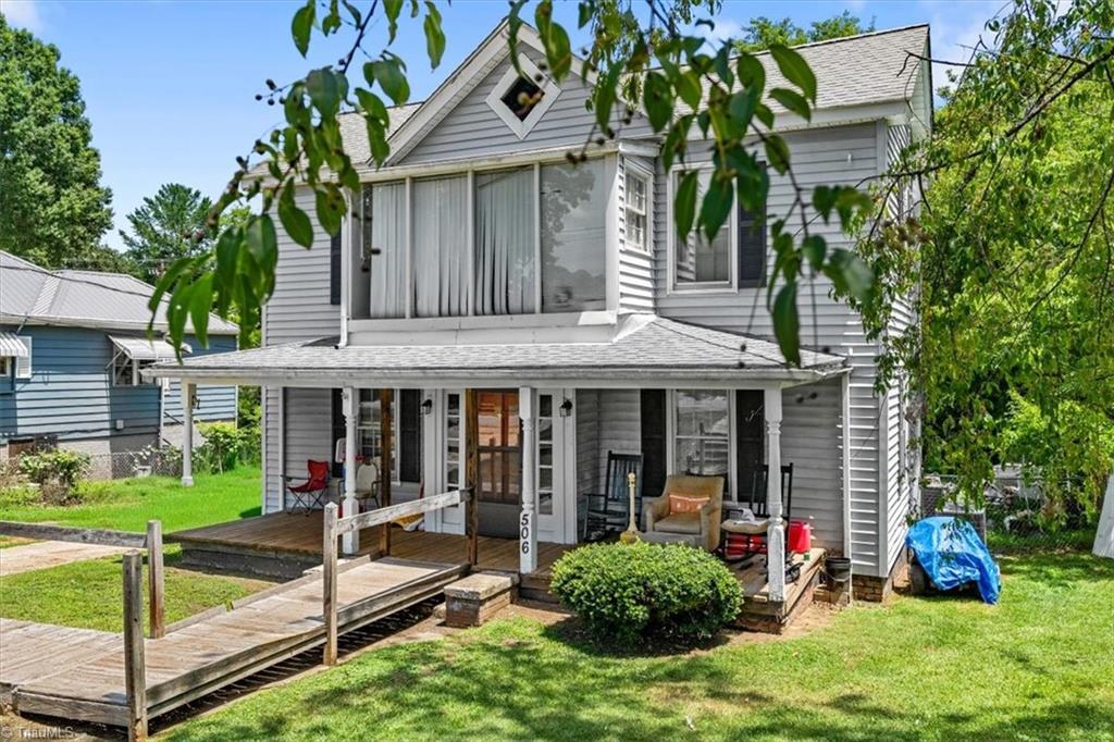 506 Moir Street Property Photo 3