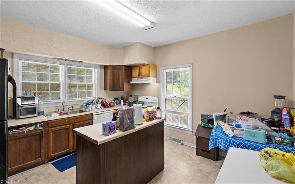 506 Moir Street Property Photo 8