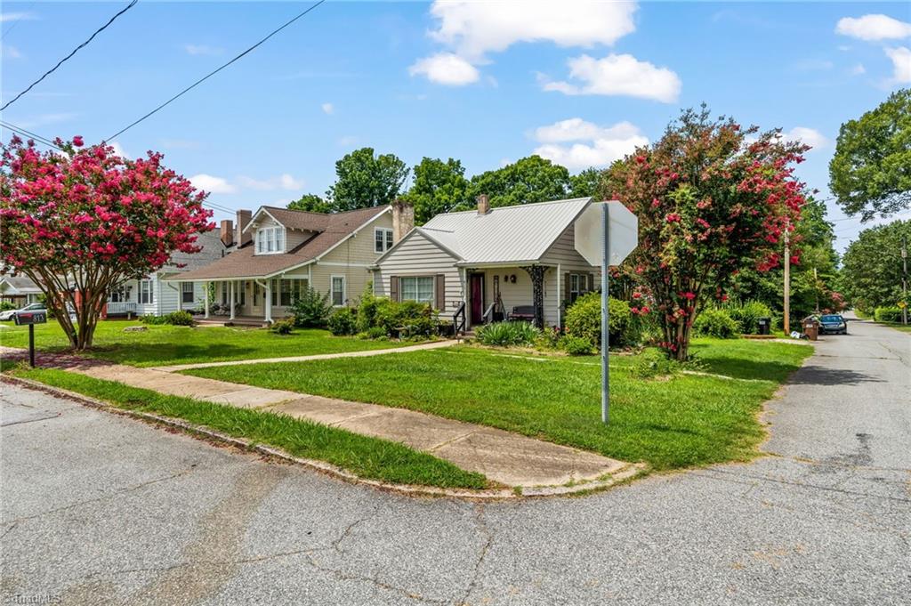 813 Carrick Street Property Photo 3