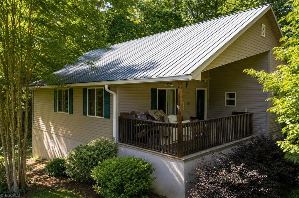 138 Eagle Valley Trail Property Photo 1