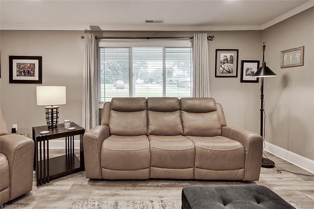 592 Morton Avenue Property Photo 4