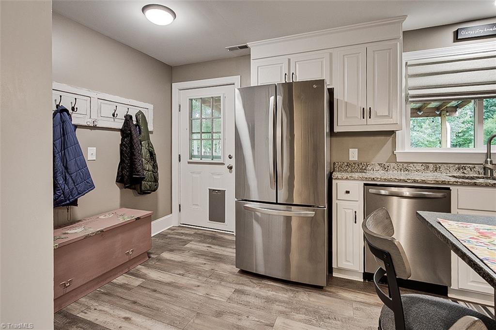 592 Morton Avenue Property Photo 11