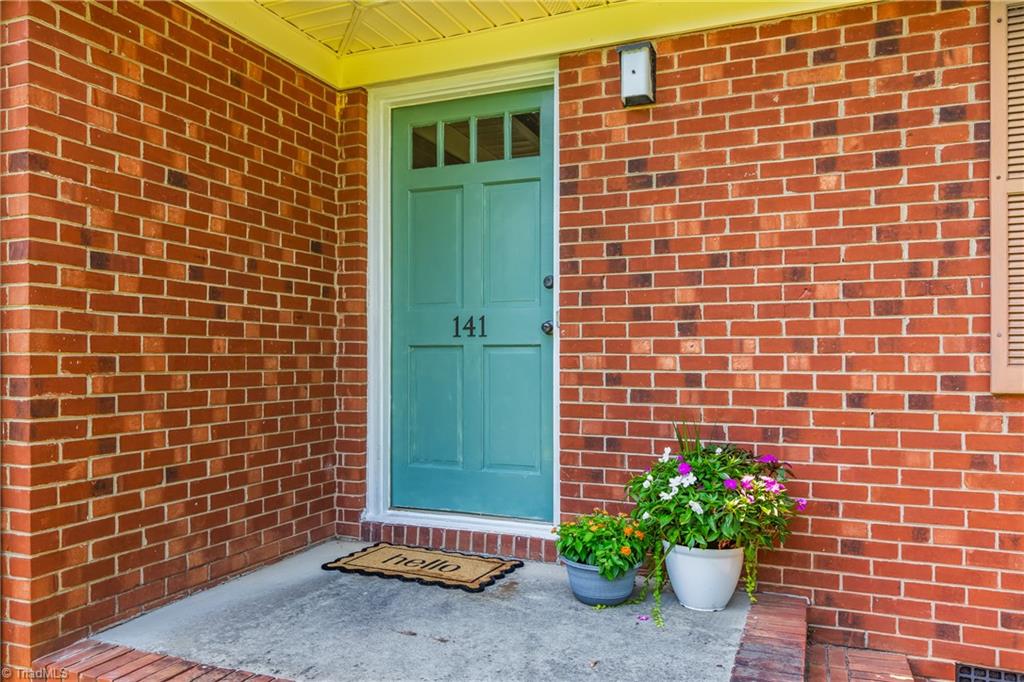 141 Pinelawn Drive Property Photo 3