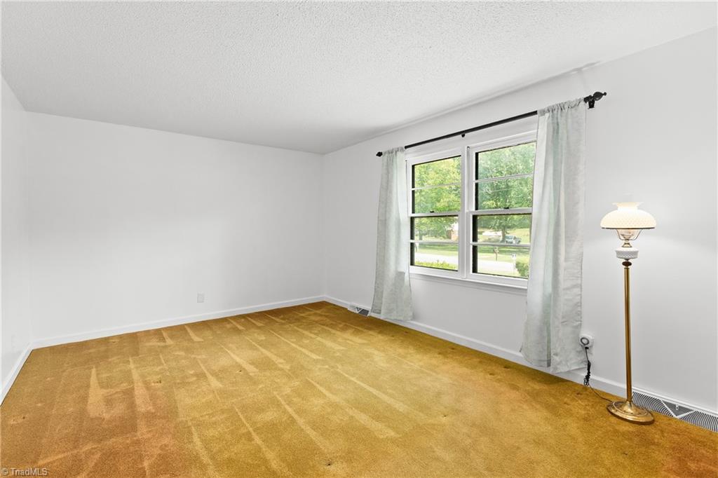 141 Pinelawn Drive Property Photo 4