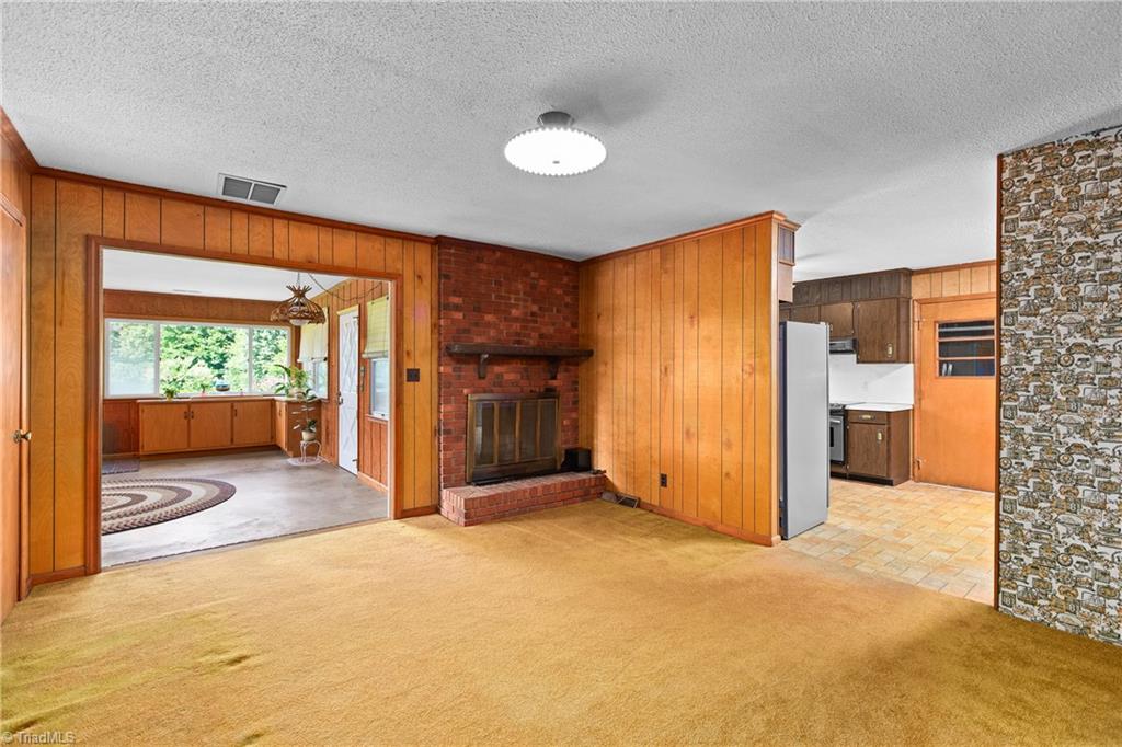 141 Pinelawn Drive Property Photo 6