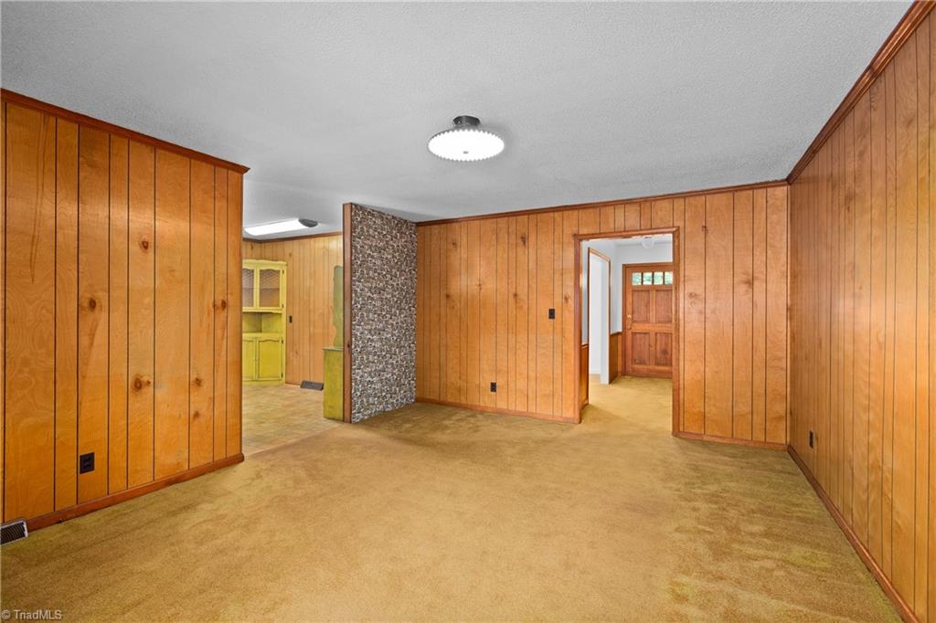 141 Pinelawn Drive Property Photo 7