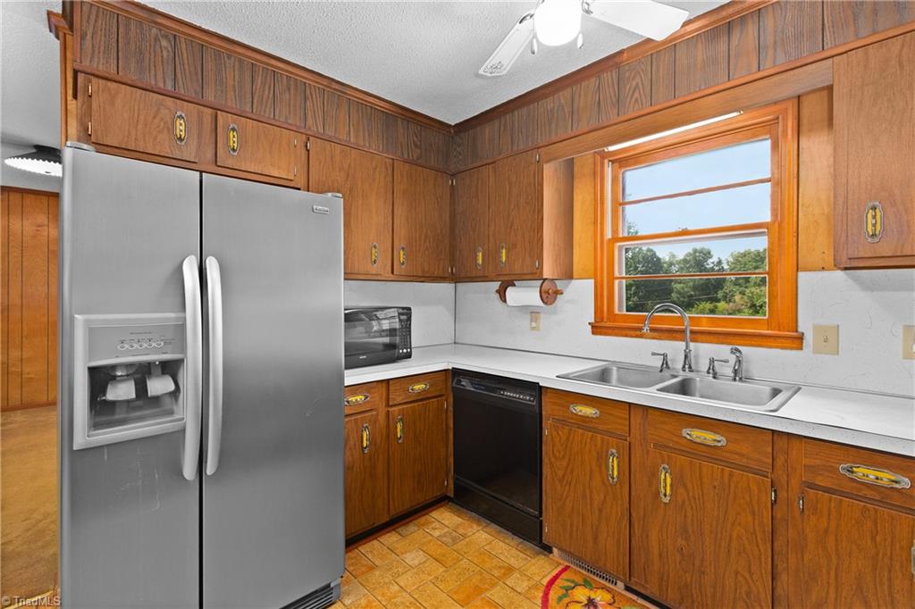141 Pinelawn Drive Property Photo 10