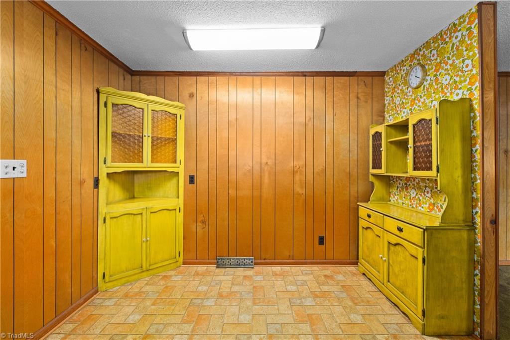 141 Pinelawn Drive Property Photo 11