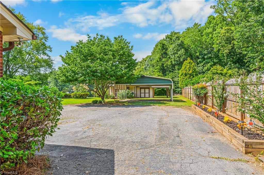 141 Pinelawn Drive Property Photo 28