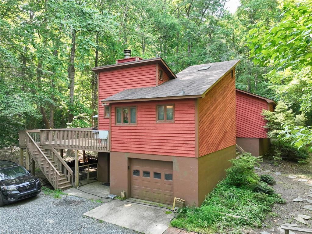 689 Barker Road Property Photo 1