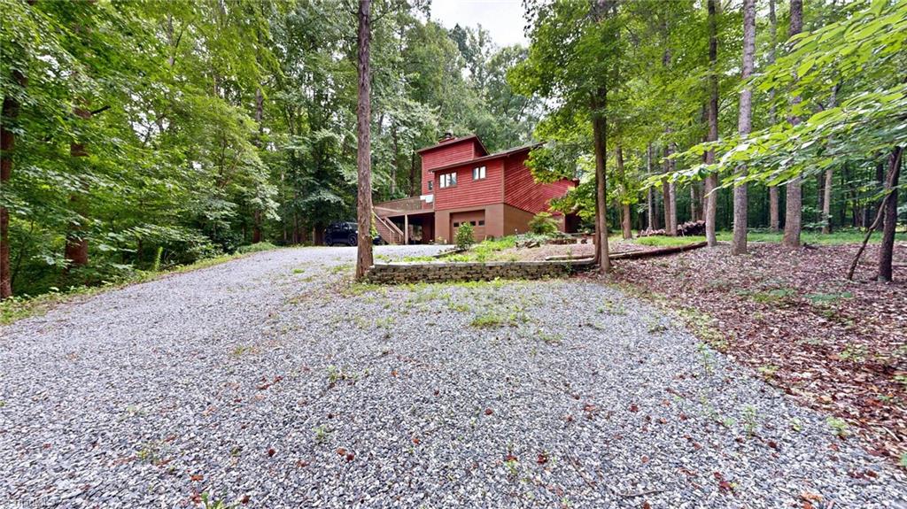 689 Barker Road Property Photo 2
