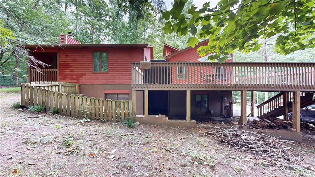 689 Barker Road Property Photo 4