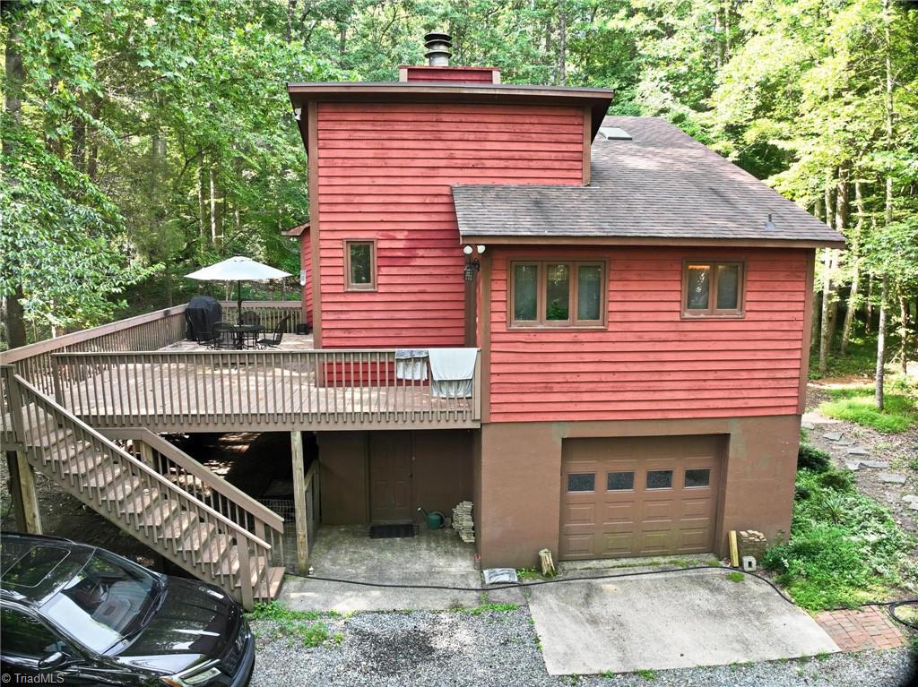 689 Barker Road Property Photo 5