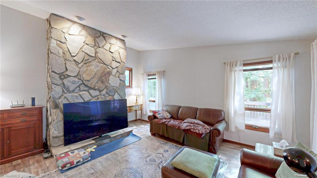 689 Barker Road Property Photo 10