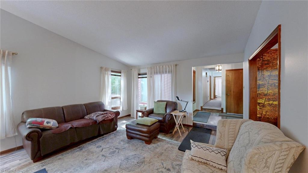 689 Barker Road Property Photo 11