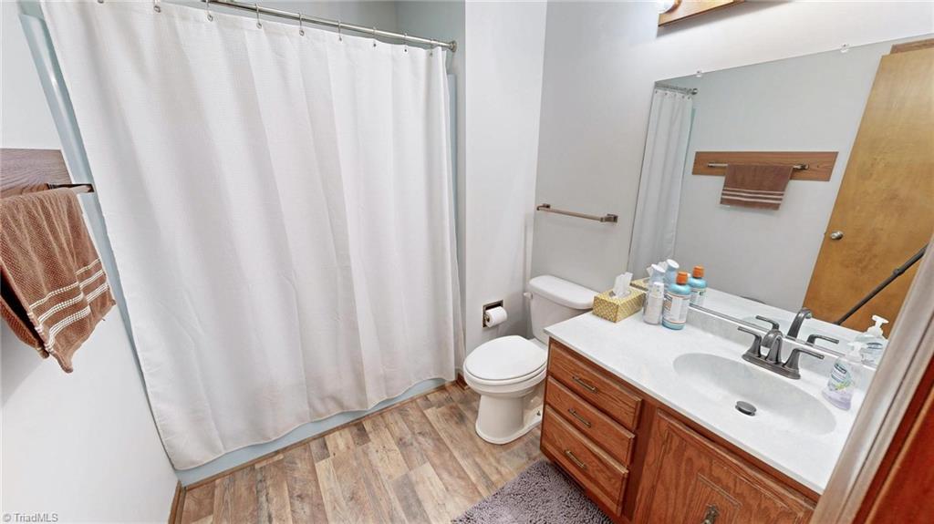689 Barker Road Property Photo 13