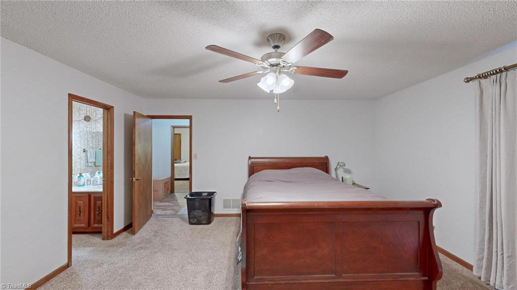 689 Barker Road Property Photo 14