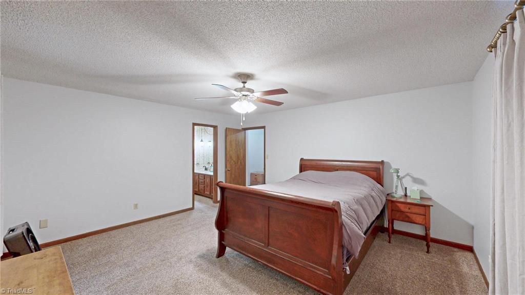689 Barker Road Property Photo 15