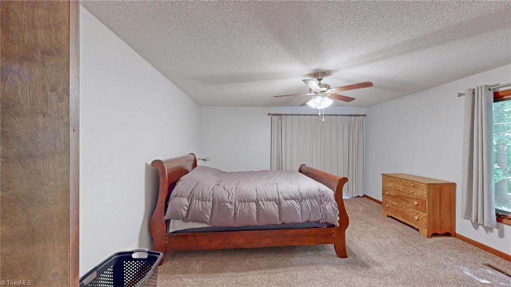 689 Barker Road Property Photo 16