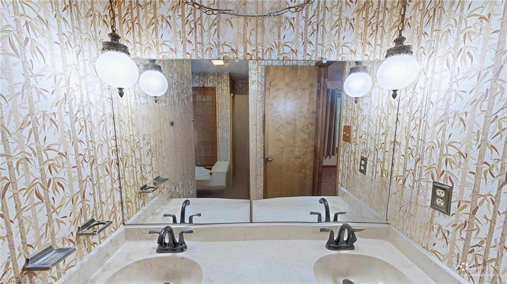 689 Barker Road Property Photo 17