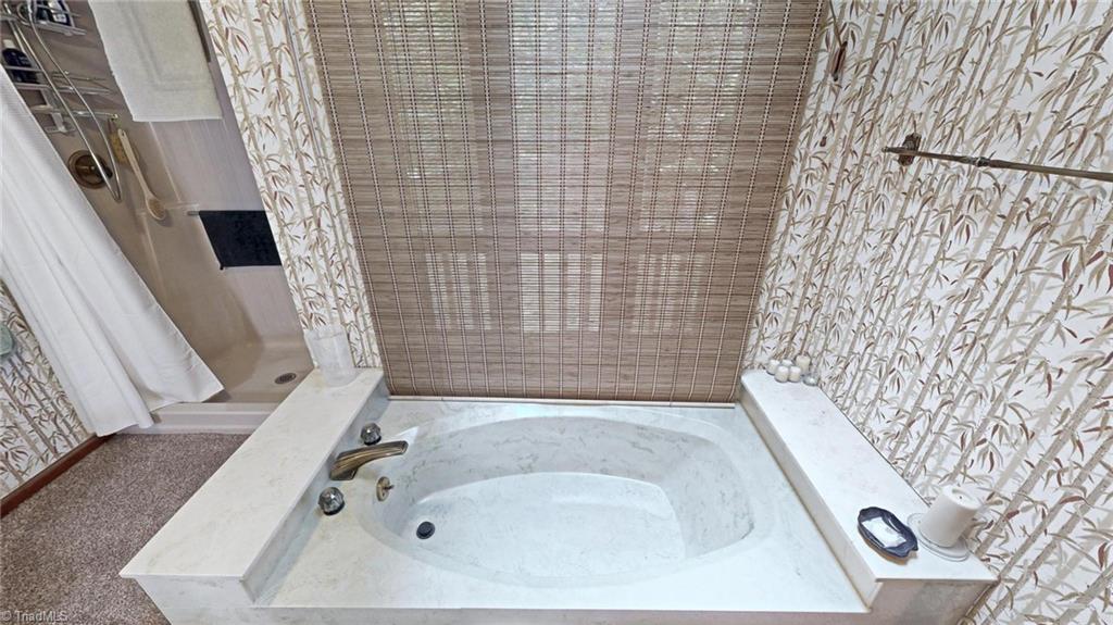 689 Barker Road Property Photo 19