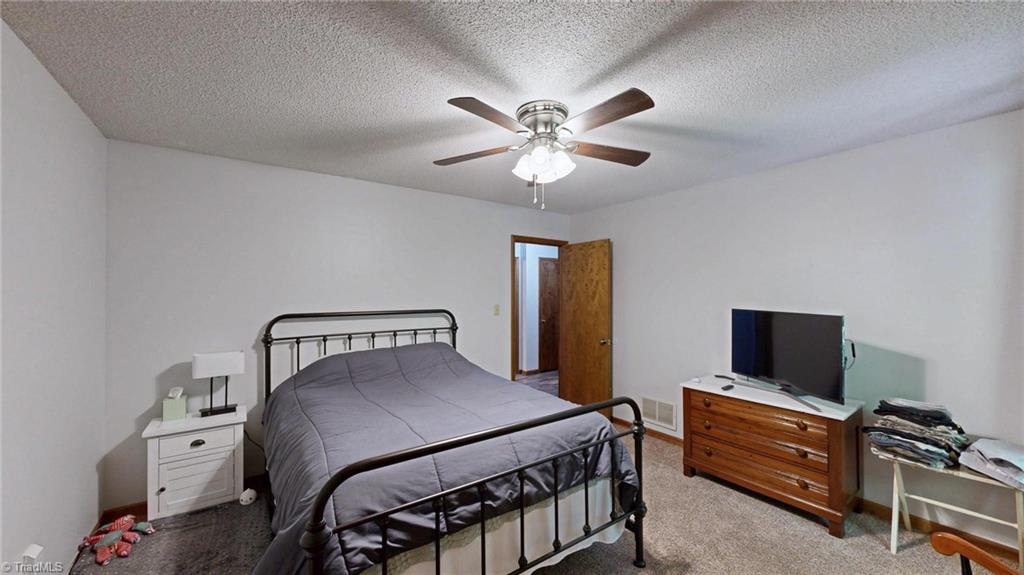689 Barker Road Property Photo 21