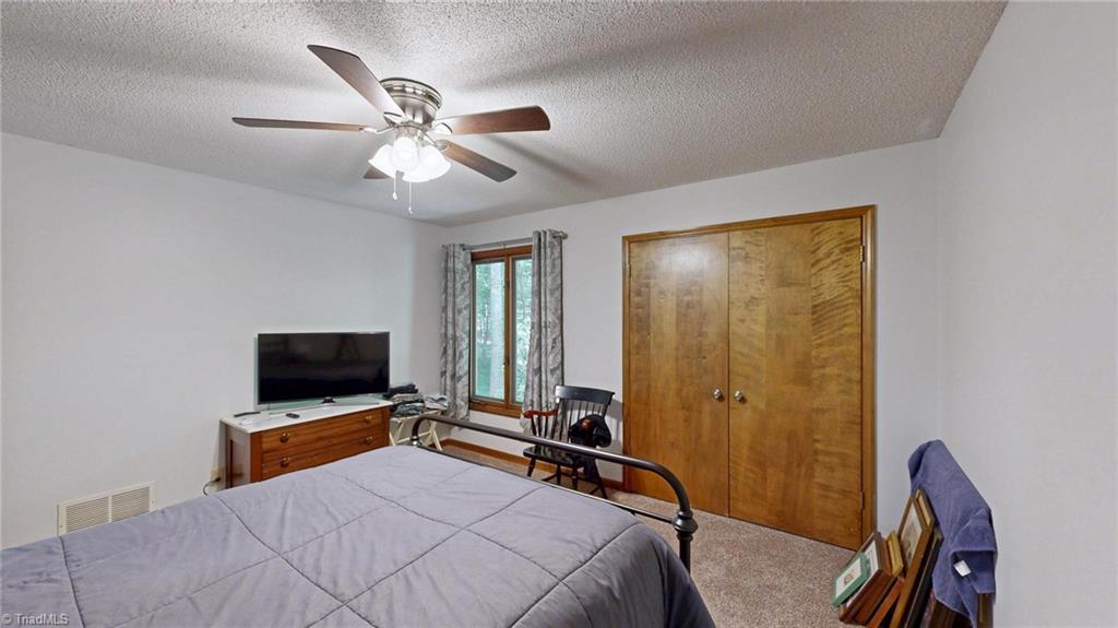 689 Barker Road Property Photo 22