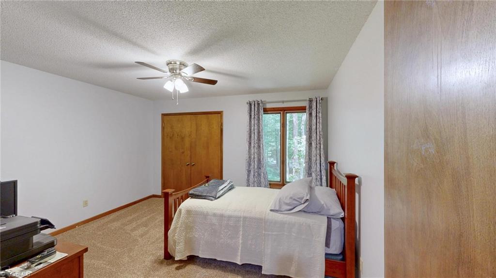 689 Barker Road Property Photo 23