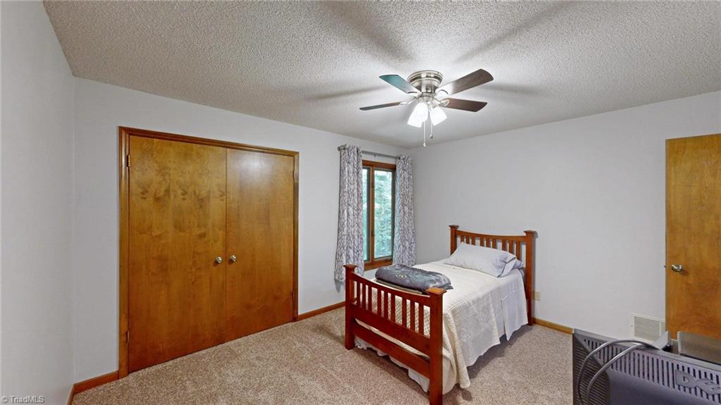 689 Barker Road Property Photo 24