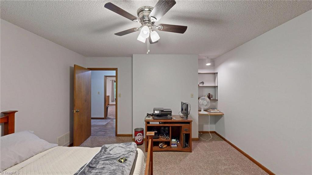 689 Barker Road Property Photo 25