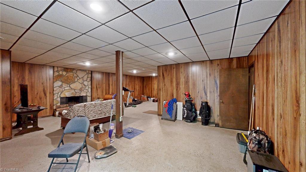 689 Barker Road Property Photo 27