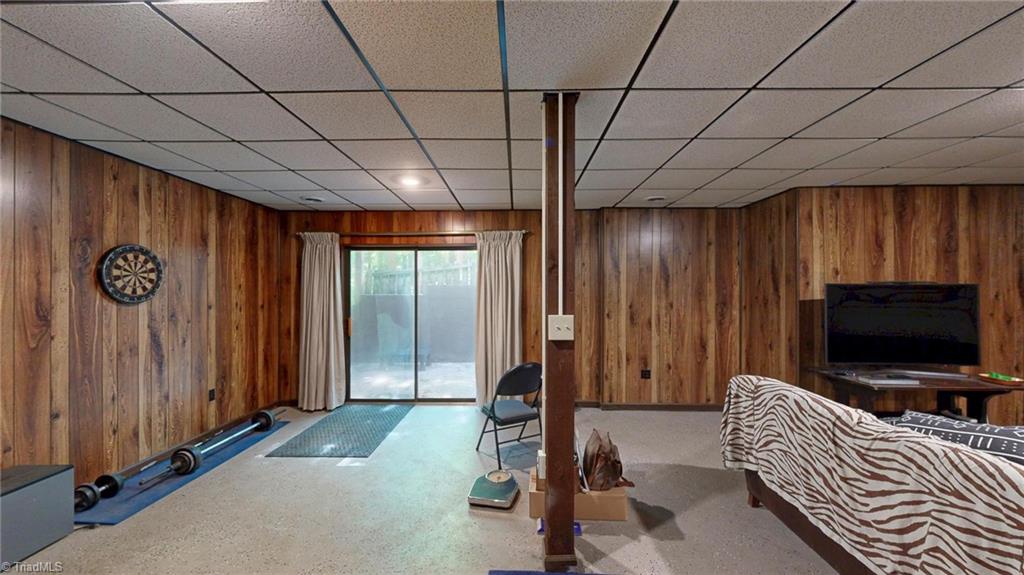 689 Barker Road Property Photo 28