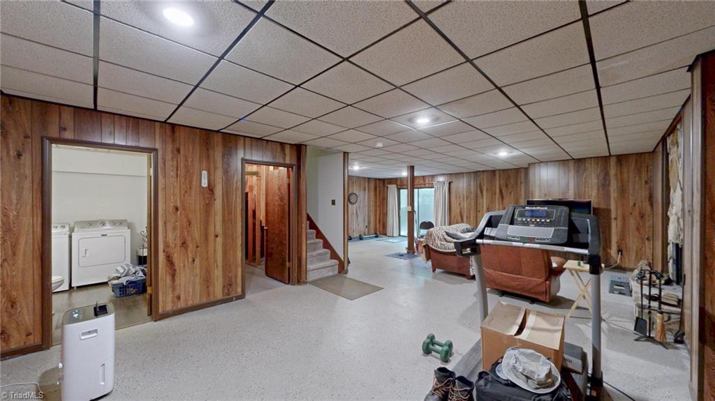 689 Barker Road Property Photo 29