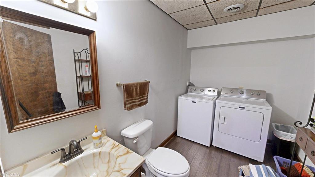 689 Barker Road Property Photo 30