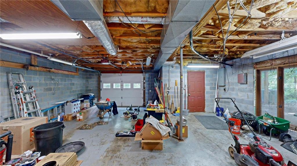 689 Barker Road Property Photo 31