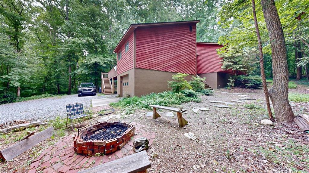 689 Barker Road Property Photo 34