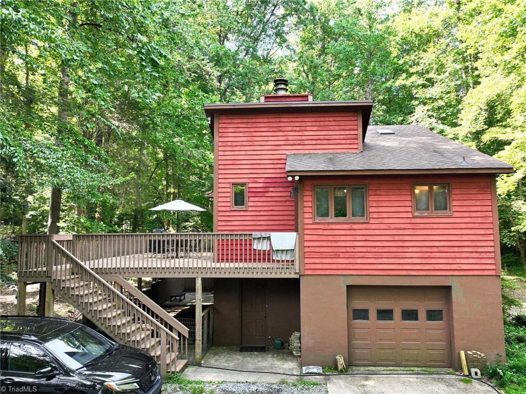 689 Barker Road Property Photo 35