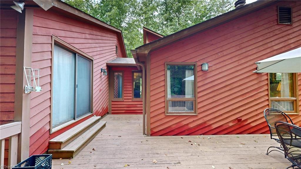 689 Barker Road Property Photo 36