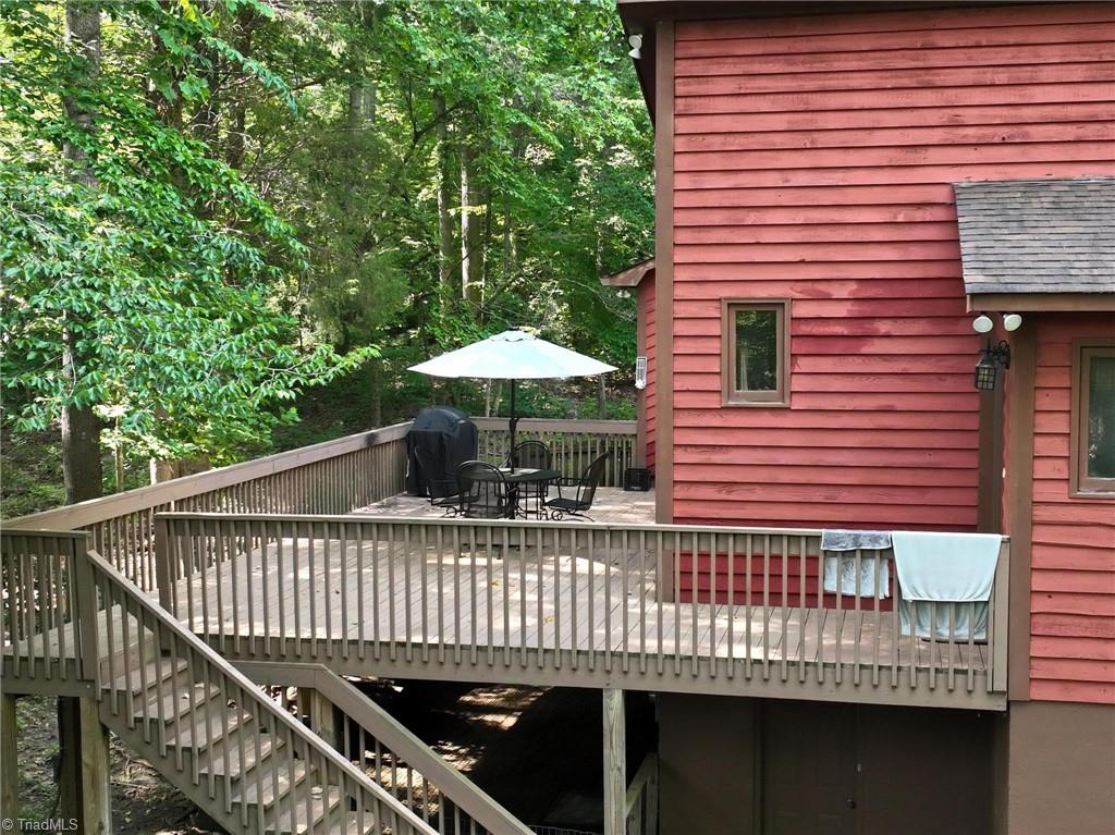689 Barker Road Property Photo 37