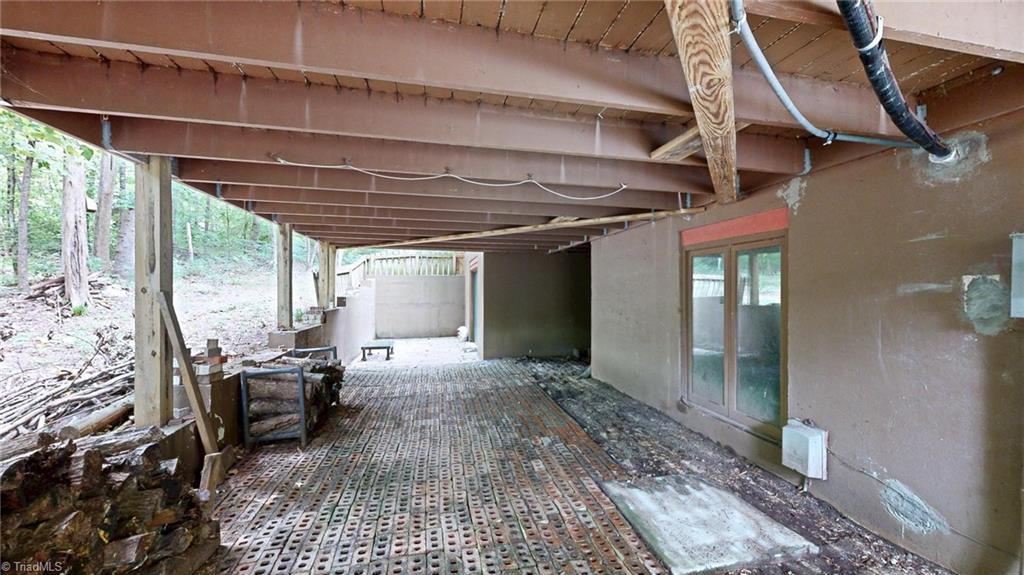 689 Barker Road Property Photo 38