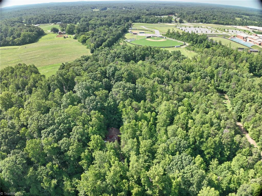 689 Barker Road Property Photo 41