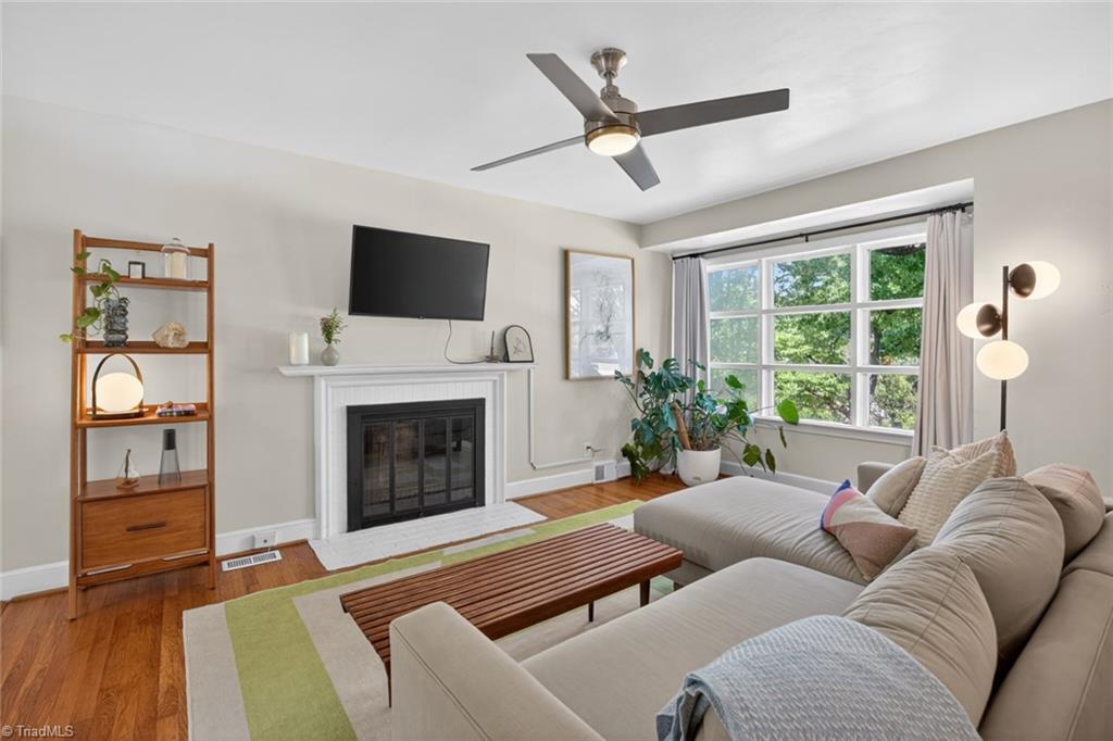 215 S Lindell Road Property Photo 11