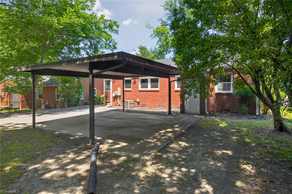 215 S Lindell Road Property Photo 32