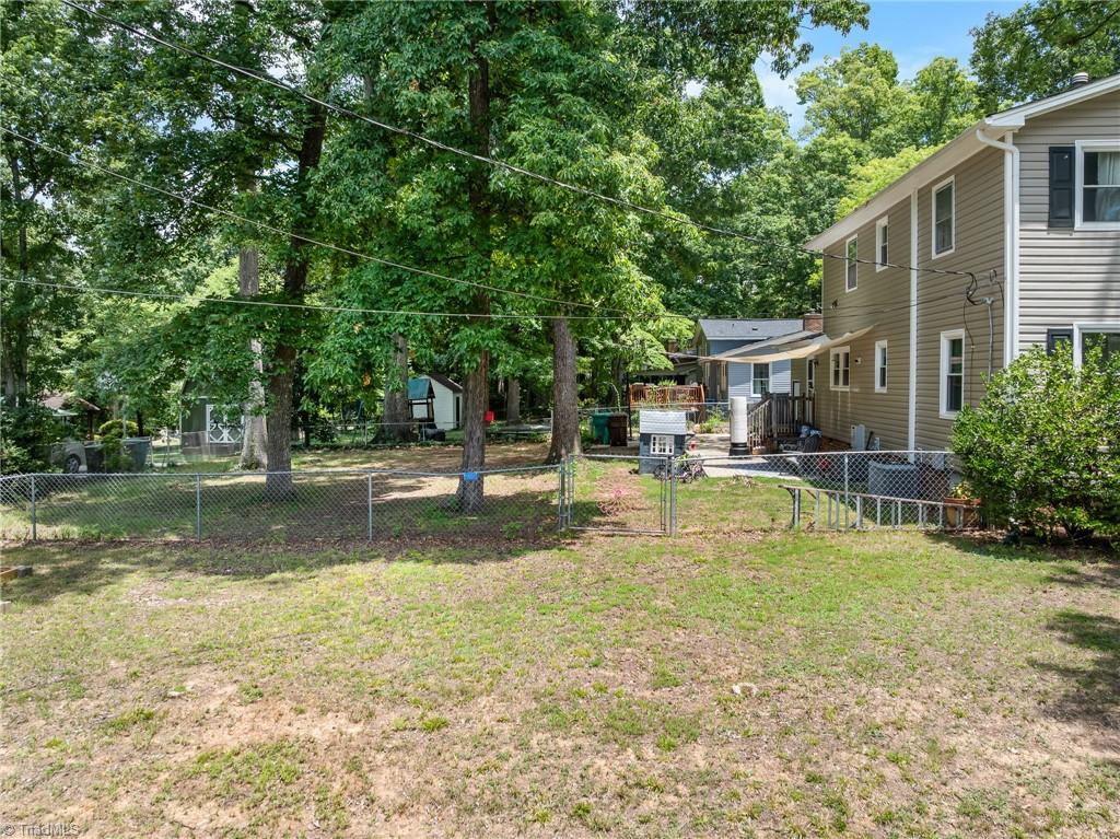 1001 Oakview Road Property Photo 5