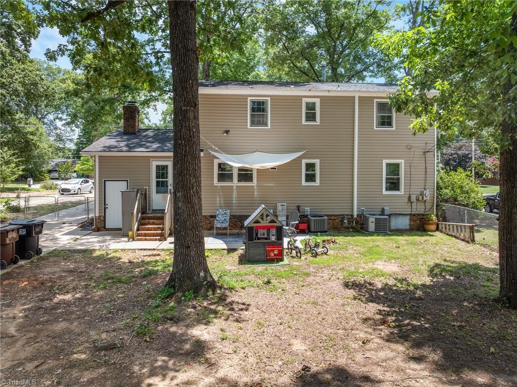 1001 Oakview Road Property Photo 7