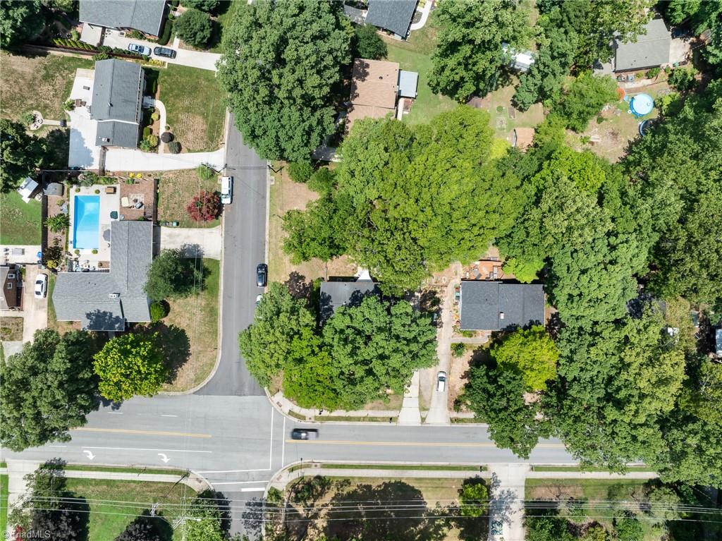 1001 Oakview Road Property Photo 8