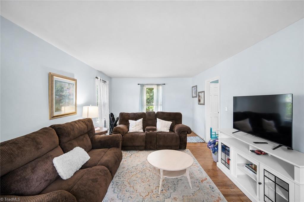 1001 Oakview Road Property Photo 14